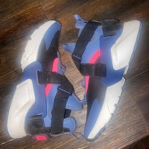 Nike Women’s Air Huarache (Black Blue Pink)